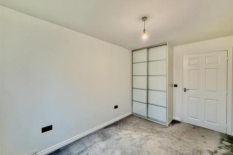 2 bedroom apartment to rent, Blackburn Way, Hounslow TW4