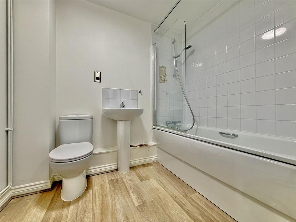 Family Bathroom/ WC