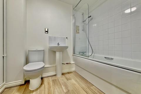 2 bedroom apartment to rent, Blackburn Way, Hounslow TW4