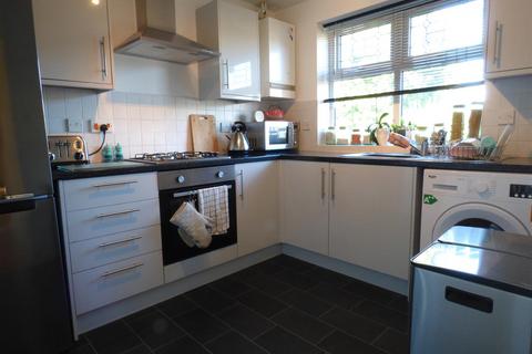 3 bedroom semi-detached house to rent, Petworth Drive, Market Harborough