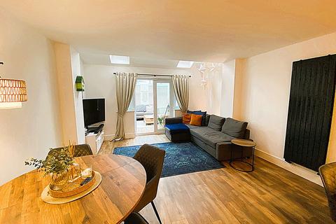 3 bedroom semi-detached house for sale, 204 Hunt Lane, Chadderton, Oldham, OL9 0LR