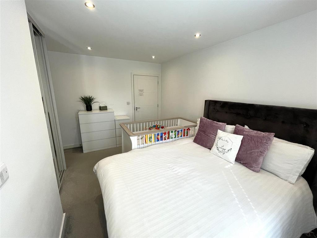 Master Bedroom 3.JPG