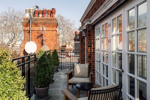3 bedroom apartment for sale, South Street, London W1K