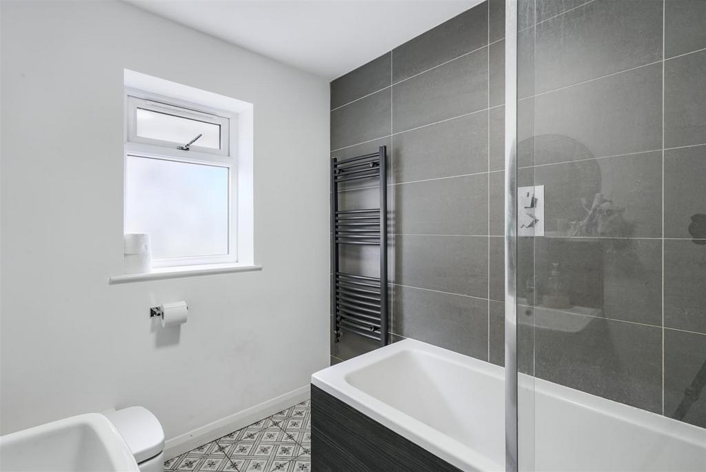 Bathroom 1 1.jpeg
