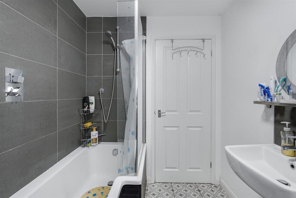 Bathroom 1 2.jpeg