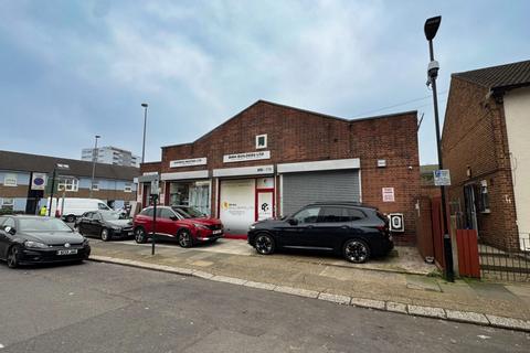 Retail property (high street) to rent - 213 Leytonstone Rd London E15 1LN