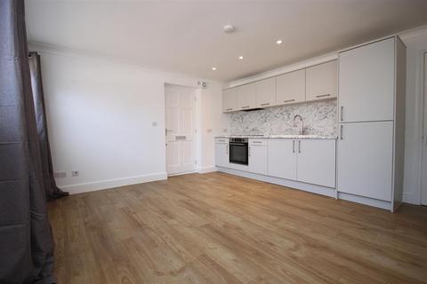 1 bedroom apartment to rent, HIGH STREET, LEATHERHEAD, KT22