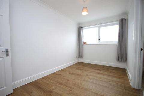 1 bedroom apartment to rent, HIGH STREET, LEATHERHEAD, KT22
