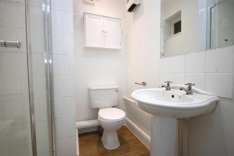 1 bedroom apartment to rent, HIGH STREET, LEATHERHEAD, KT22