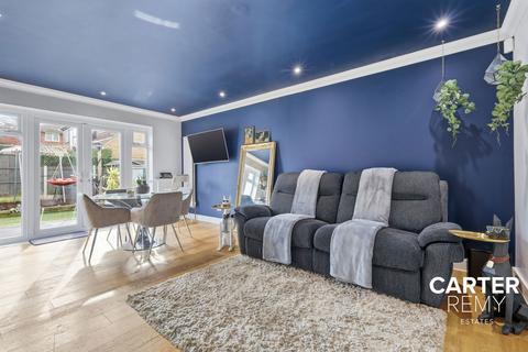 2 bedroom detached bungalow for sale, Church Road, Benfleet, SS7