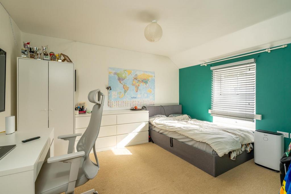 Bedroom 1.jpg