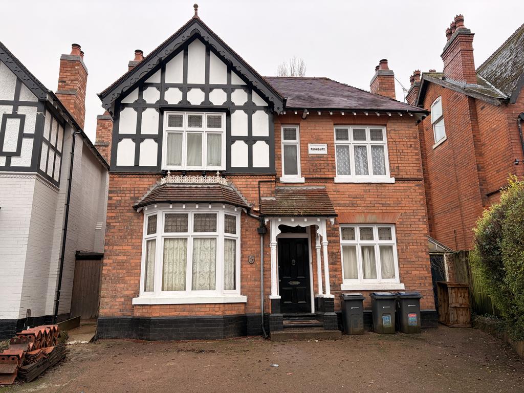 6 bedroom Detached for rent