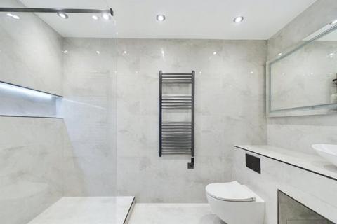 1 bedroom apartment to rent, Bloemfontein Road, London, W12