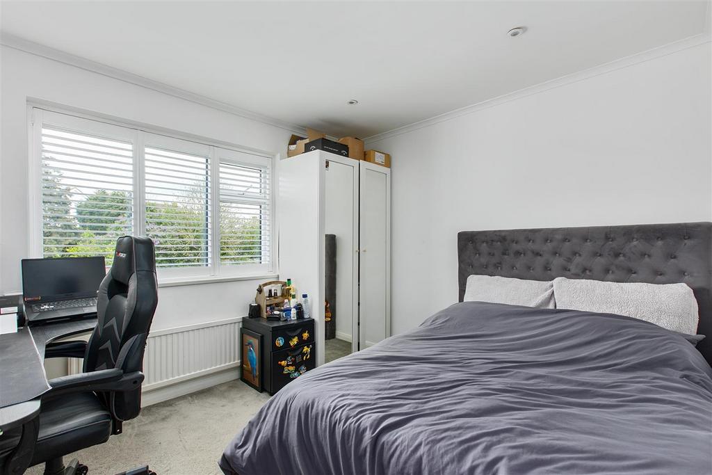 16 Foalhurst Close (12).jpg