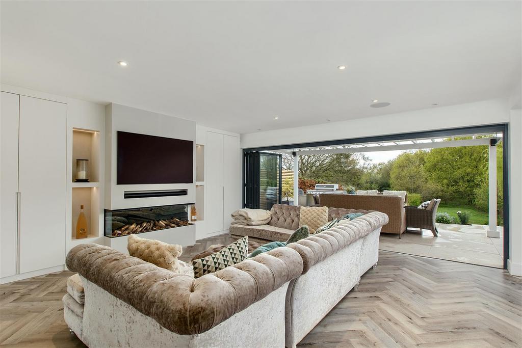 16 Foalhurst Close (27).jpg