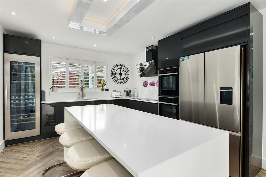 16 Foalhurst Close (25).jpg