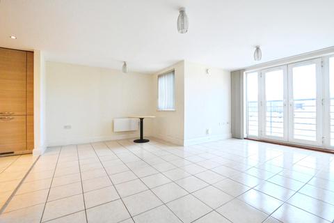 2 bedroom flat to rent, The Uplands, Bricket Wood, AL2