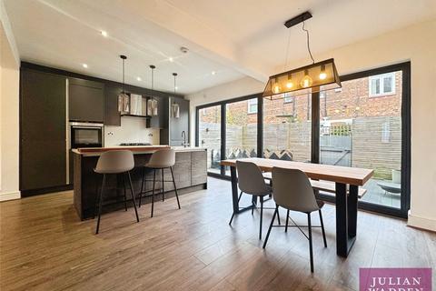 3 bedroom terraced house to rent, Tintern Avenue, West Didsbury, Manchester, M20
