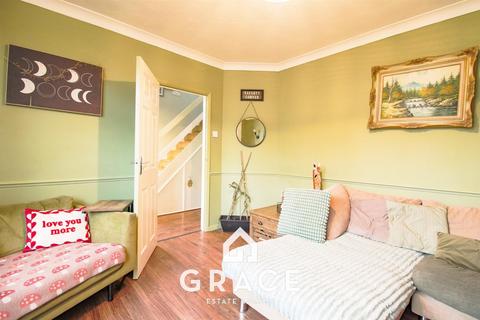 3 bedroom semi-detached house for sale, Chesterfield Drive, Ipswich