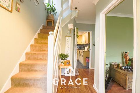 3 bedroom semi-detached house for sale, Chesterfield Drive, Ipswich