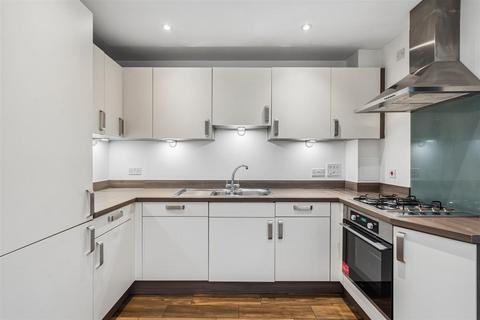 2 bedroom flat for sale, Castle Gate, Chorleywood WD3