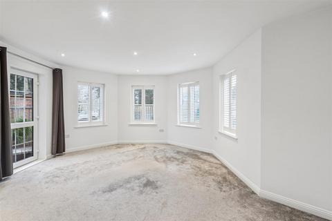 2 bedroom flat for sale, Castle Gate, Chorleywood WD3