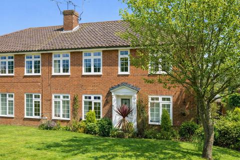 2 bedroom flat for sale, Hazelgrove Gardens, Haywards Heath