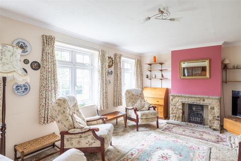 2 bedroom flat for sale, Hazelgrove Gardens, Haywards Heath
