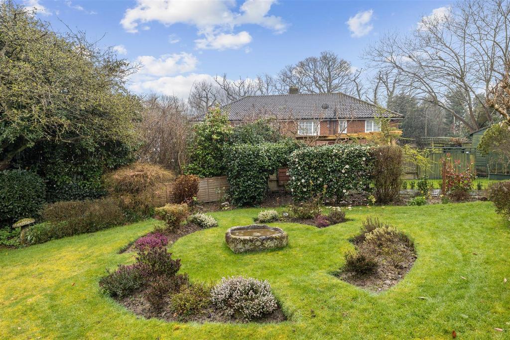 8 Hazelgrove Gardens-13.jpg