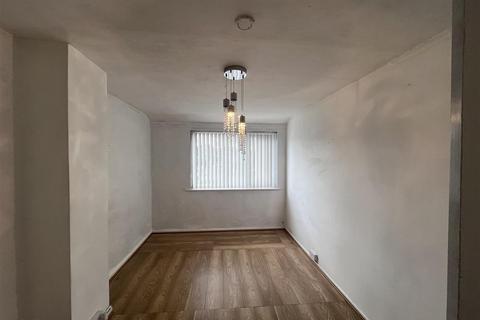 3 bedroom end of terrace house to rent, Lyne Edge Crescent, Dukinfield SK16