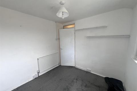 3 bedroom end of terrace house to rent, Lyne Edge Crescent, Dukinfield SK16