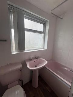 3 bedroom end of terrace house to rent, Lyne Edge Crescent, Dukinfield SK16