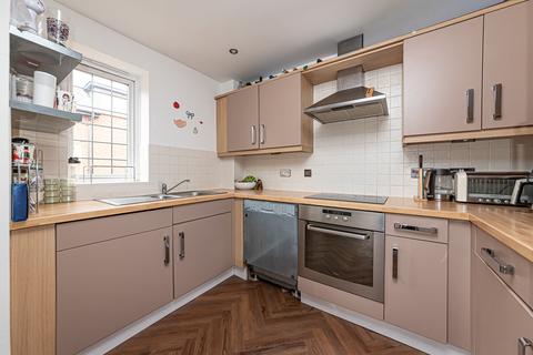 2 bedroom flat for sale, Vernon Court