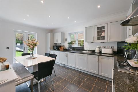 undefined, Hillside, Banstead