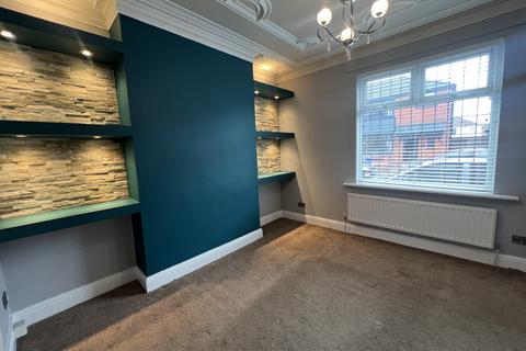 3 bedroom terraced house to rent, Windsor Road, Manchester, M43
