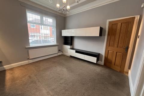 3 bedroom terraced house to rent, Windsor Road, Manchester, M43