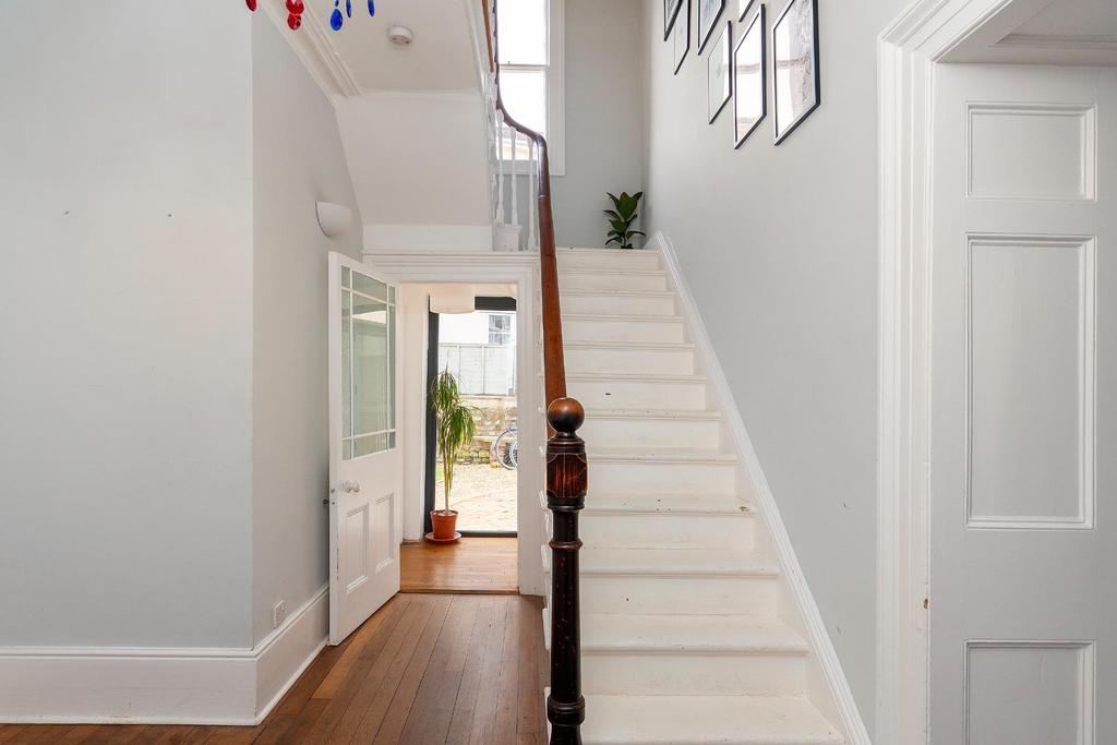 1 C6 R9 ACM - Hallway B.jpg