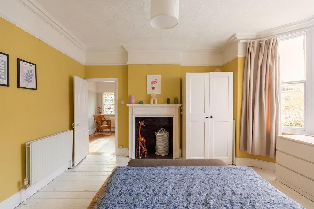 1 C6 R9 ACM - Bedroom B.jpg