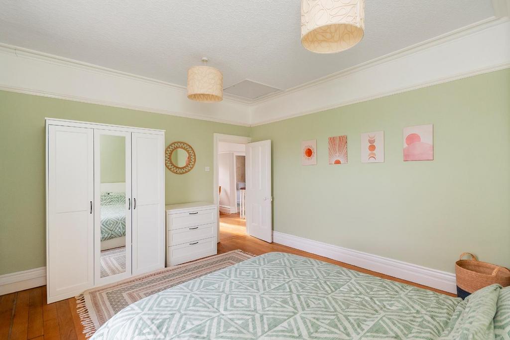 1 C6 R9 ACM - Bedroom H.jpg