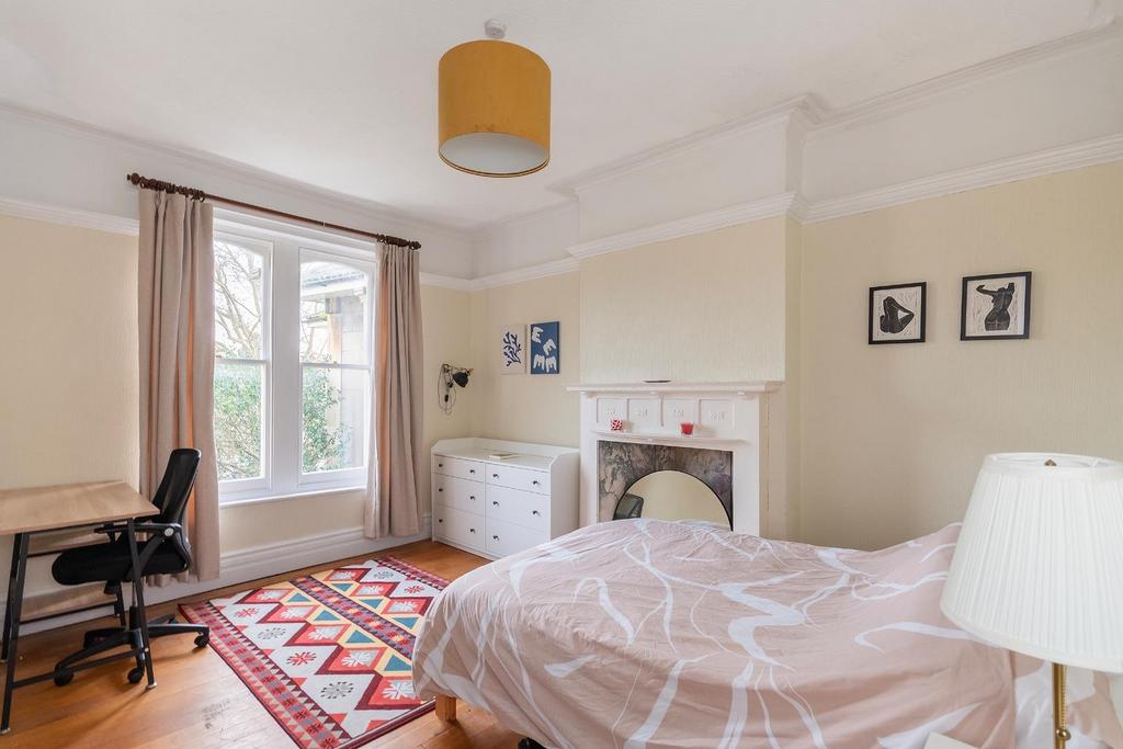 1 C6 R9 ACM - Bedroom L.jpg