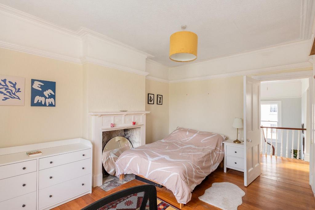 1 C6 R9 ACM - Bedroom J.jpg