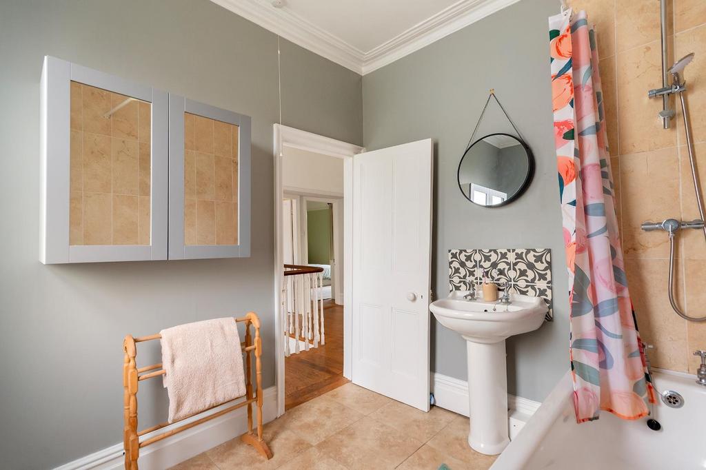 1 C6 R9 ACM - Bathroom A.jpg
