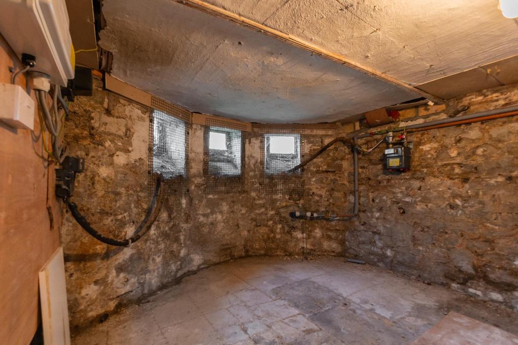 1 C6 R9 ACM - Basement A.jpg
