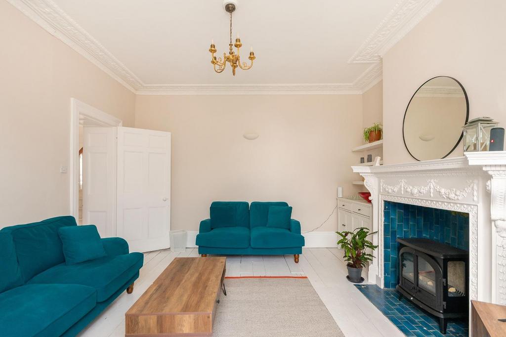 1 C6 R9 ACM - Living Room A.jpg