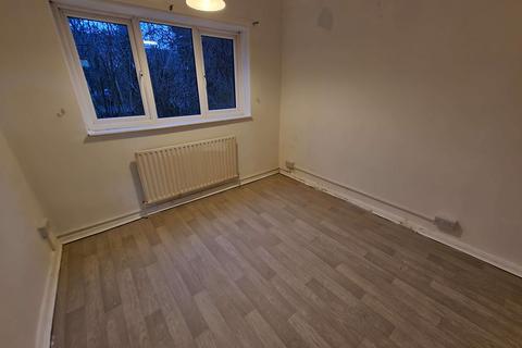 undefined, Luton LU2
