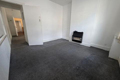 3 bedroom terraced house to rent, Hampton Road, Luton, Bedfordshire