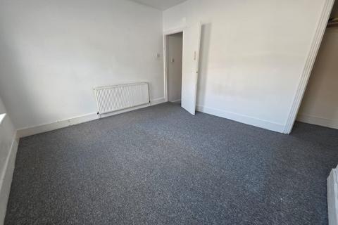 3 bedroom terraced house to rent, Hampton Road, Luton, Bedfordshire