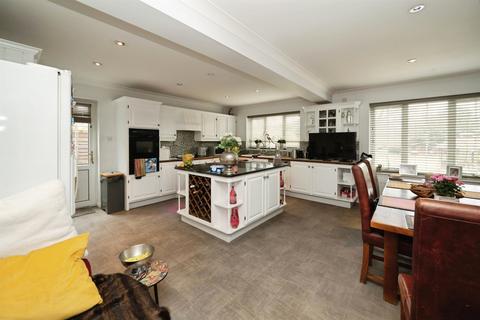 5 bedroom detached house for sale, Walker Road, Maidenhead