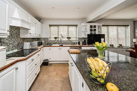 5 bedroom detached house for sale, Walker Road, Maidenhead