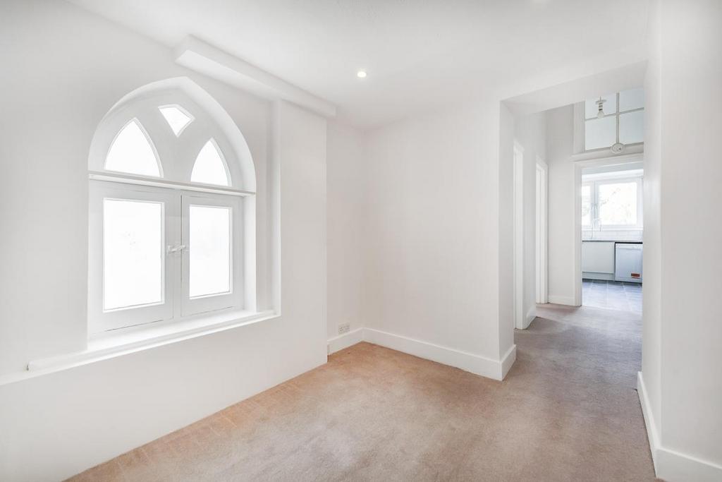 Lettings Windlesham Holm Place 3 - Hall Edit.jpg